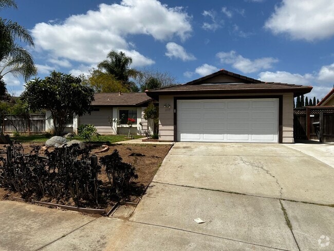 Building Photo - Great 3B/2BA House in Escondido w/ AC & At...