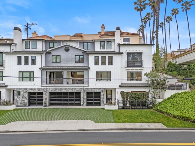 Building Photo - 2801 Bayside Dr