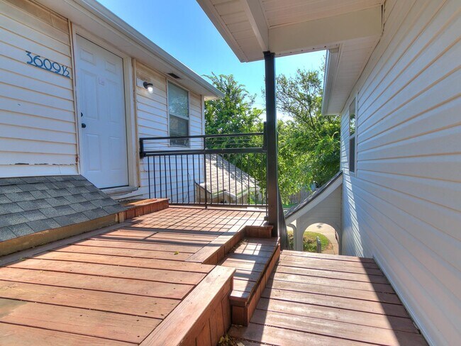 Photo - Newly Remodeled 2 Bed, 1 Bath Apt in Near ...