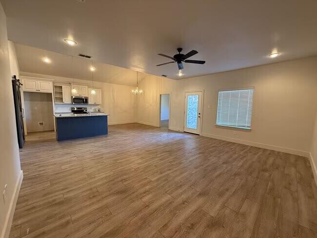 Photo - 1704 102nd St