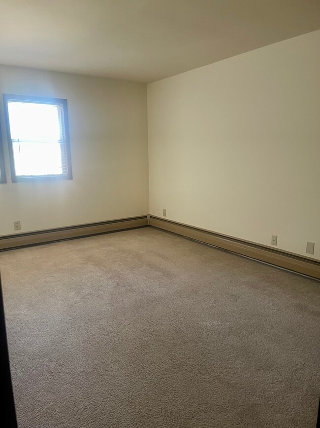 Photo - 825 N Rochester St Unidad Maple Court