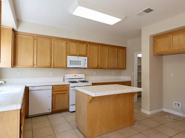 Photo - New Renovation* Prestigious Spacious 4 Bedroom