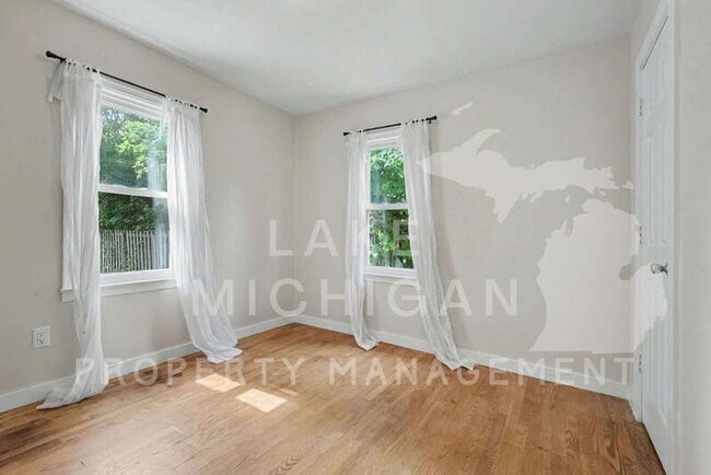 Photo - 704 Buckingham St SW