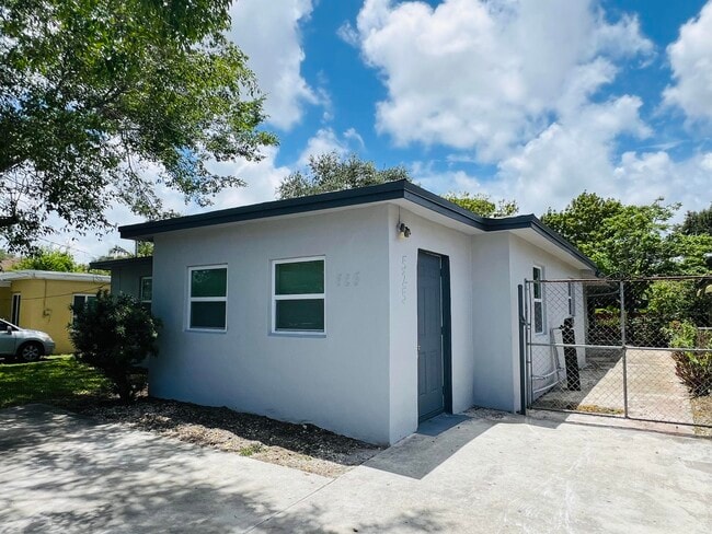Photo - 525 NW 22nd Ave