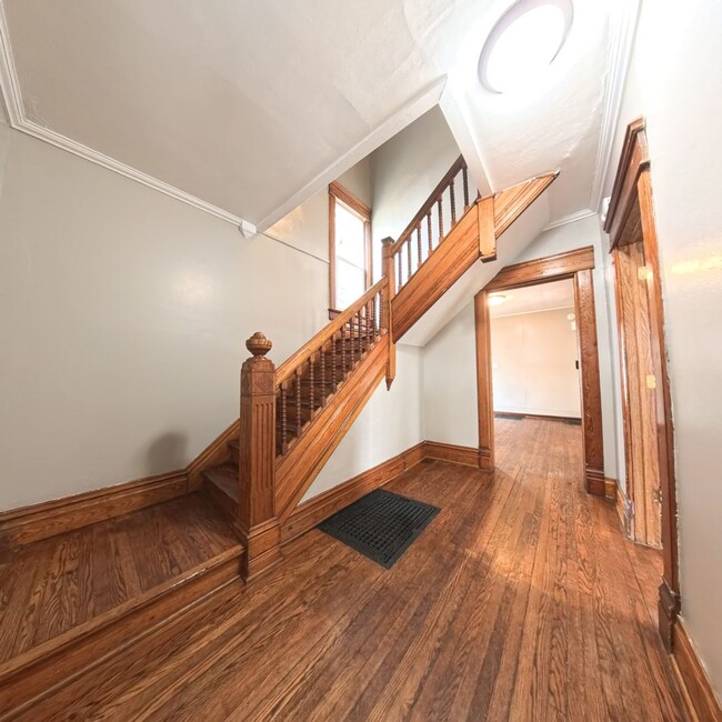 Photo - Spacious 5 bedroom 2 Bath Home