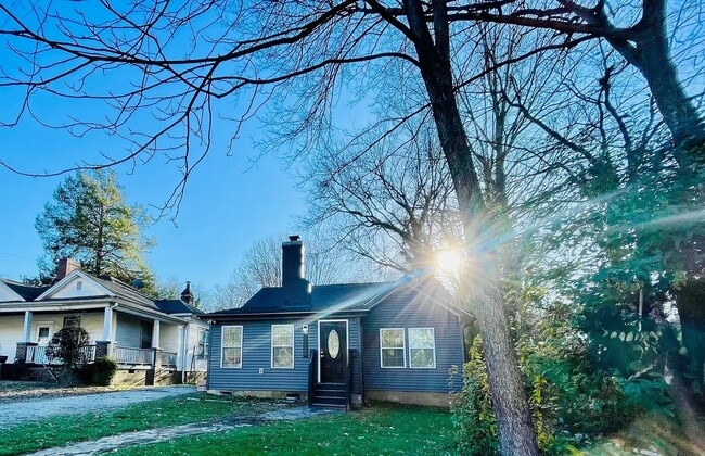 Building Photo - 2205 Rozzelles Ferry Rd