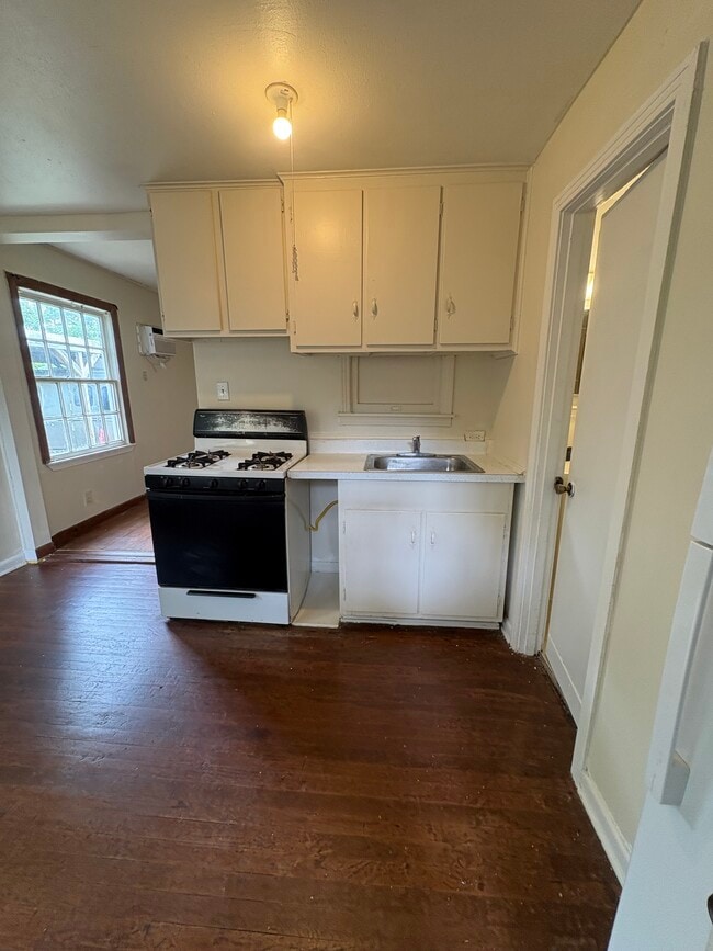 Photo - 208 Claremont Ave Unidad Claremont Apartment B