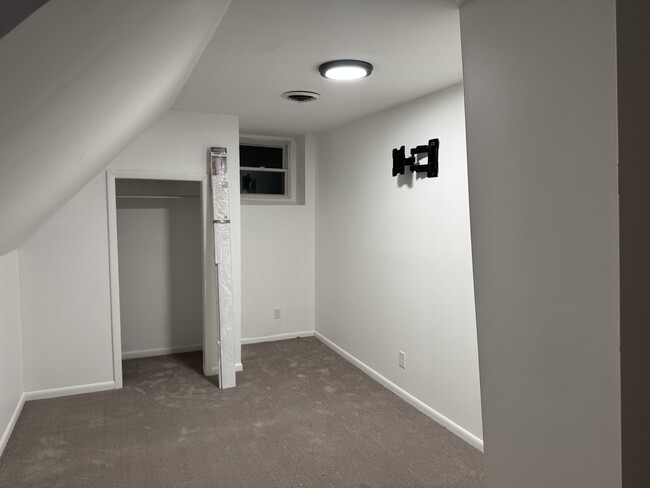 Building Photo - 520 Saratoga Rd Unit 2nd floor