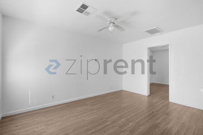 Photo - 2749 Fairfield St