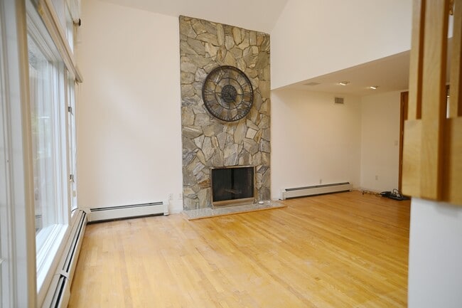 1033 Harvard Pl
