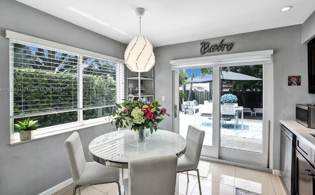 Photo - 1001 NE 17th Ct