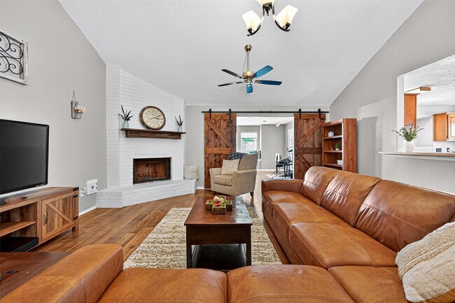 Photo - 930 Holly Hall Dr