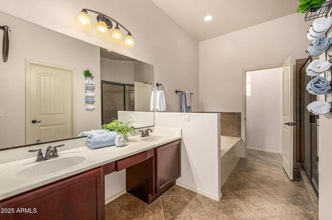 Master bath - 6202 E McKellips Rd