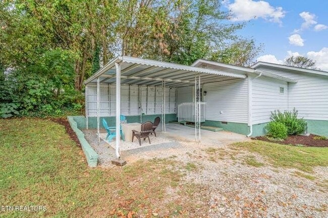 Photo - 1724 Earl Ave