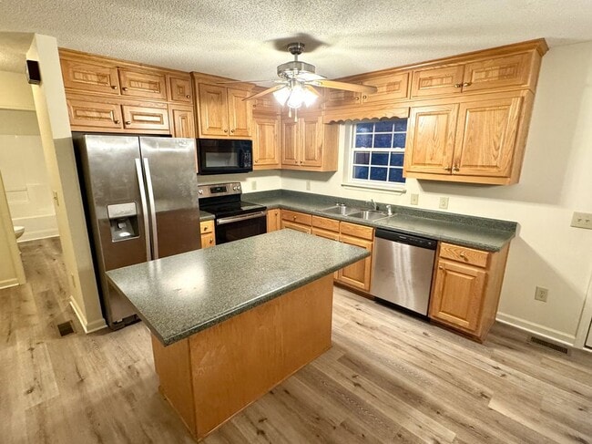 Photo - 863 Woodland Dr