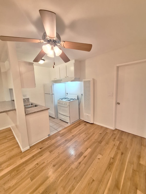 Photo - 4660 Kester Ave Unidad 105