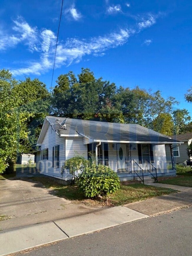 Three bedroom home in downtown Cleveland - Three bedroom home in downtown Cleveland