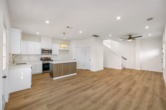 Photo - 6417 Eastland St