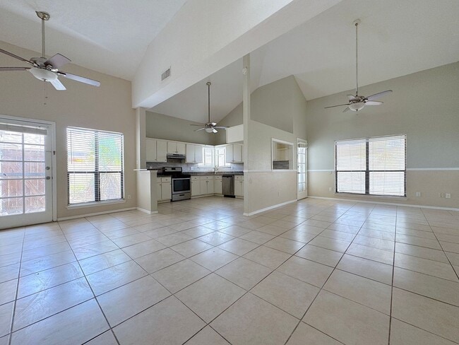 Photo - 1605 Cezanne Cir
