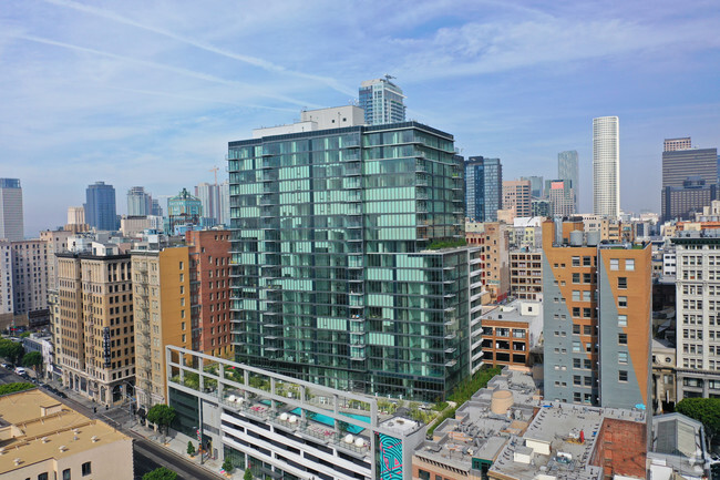 Building Photo - Sentral DTLA at 732 S. Spring Rental