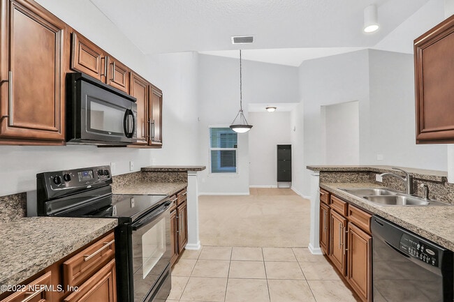 Building Photo - 8241 Pelican Landing Rd Unit 304 Rental