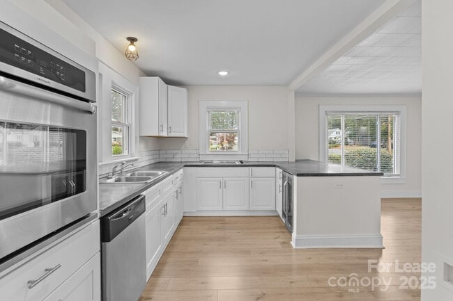 Building Photo - 765 N Church St