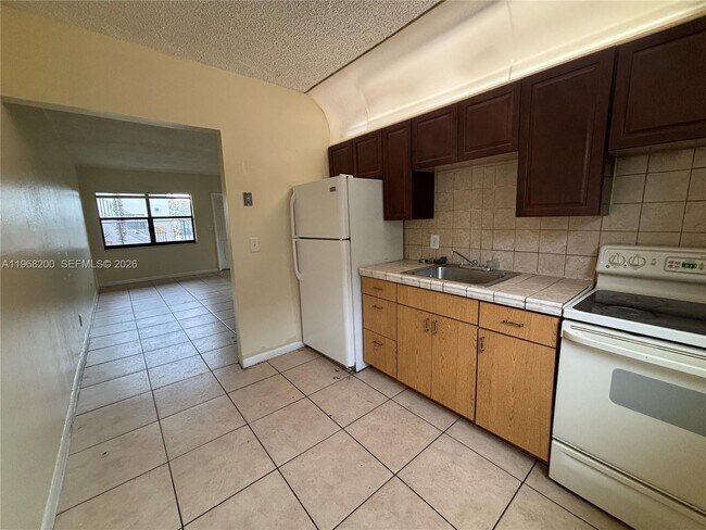 Photo - 7311 NW 37th St Unidad 1