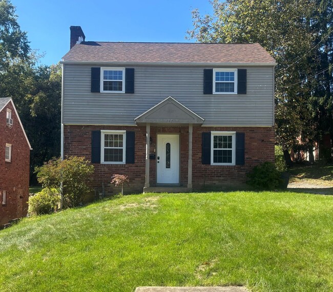 4 Bedroom Home in Pleasant Hills! - 4 Bedroom Home in Pleasant Hills!