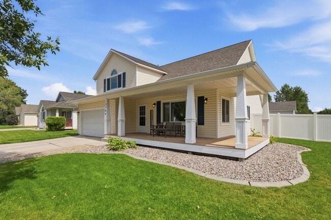 Photo - 2704 Stratford Ln