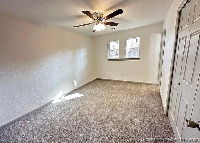 Photo - 139 W Kent St