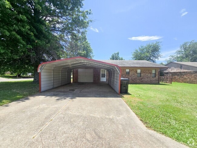 Building Photo - 3 Bed brick home in Tecumseh