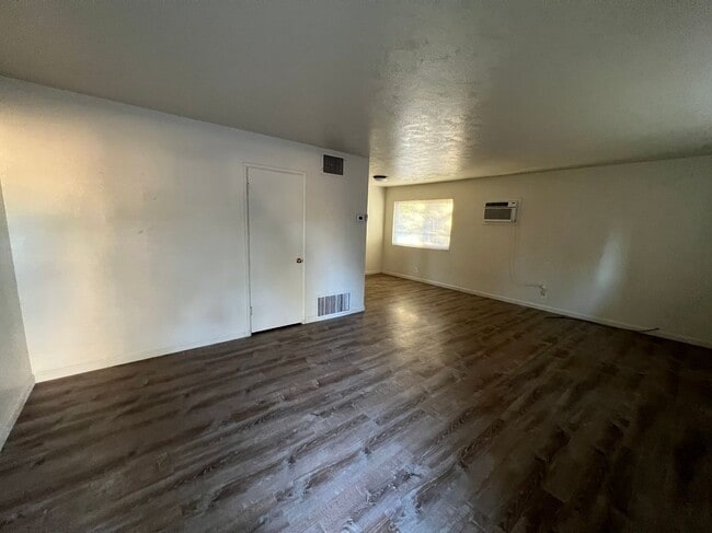 Photo - 1517 Tully Rd