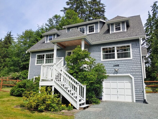 Building Photo - Spectacular Home with Lake Access!