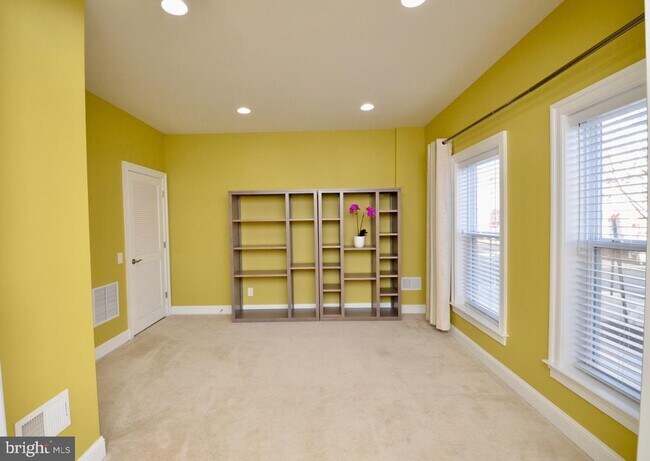 Photo - 3053 Waterloo Ln