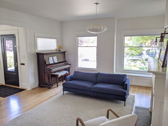 Photo - 3bd/1.75ba Seattle Home
