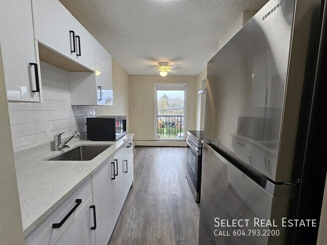 Photo - 46117 Gore Ave Unité 12