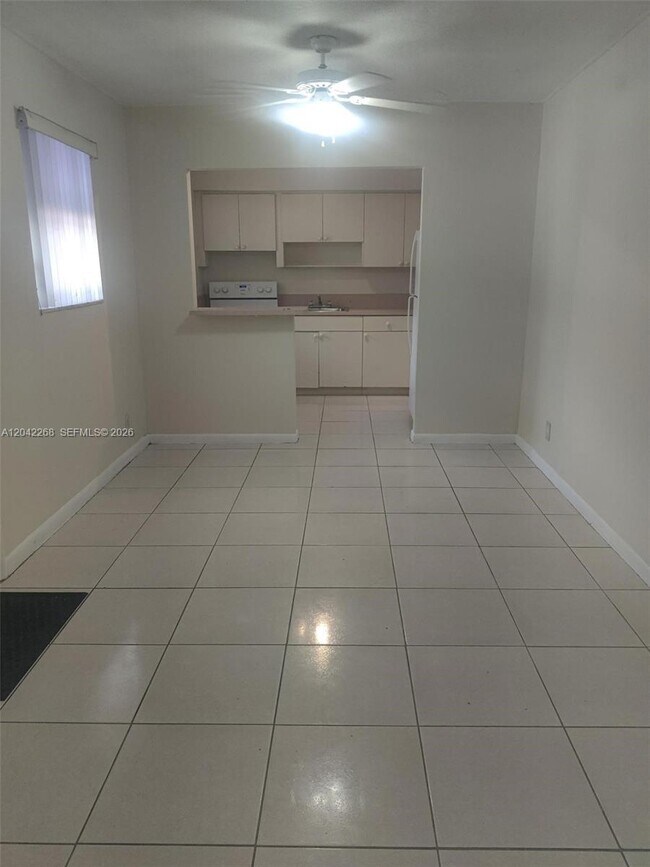 Photo - 844 SW 10th St Unit 3