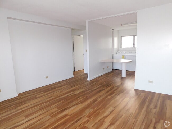 Building Photo - Spacious 2-Bedroom 1-Bath and 1-Parking at... Rental