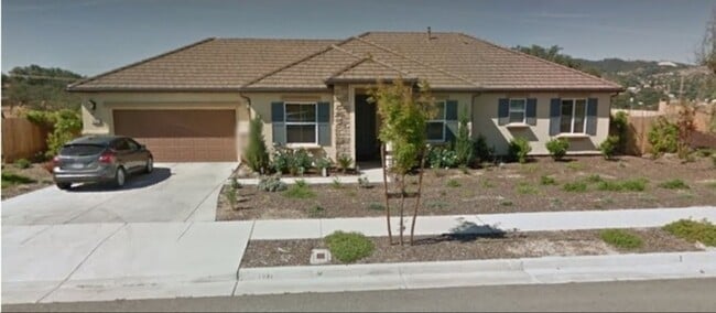 4 Bedroom 2 bath home with garage, yard. - 4 Bedroom 2 bath home with garage, yard.
