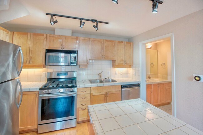 Photo - 1240 India St Unidad 113