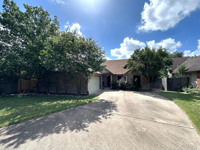 Building Photo - Charming Garden-Style 3 Bedrooms 2 Bathroom Single Family Home for Rent in South Austin, Cul-de-S...