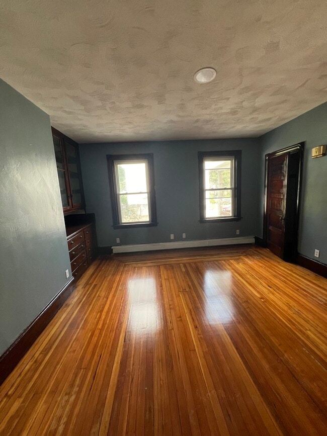 Photo - 8 Sayles Ave