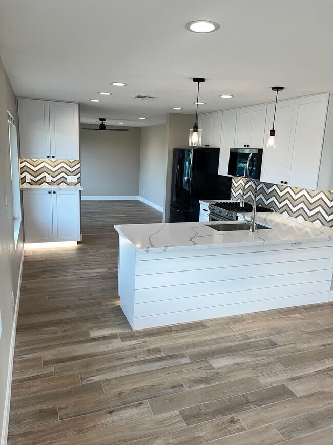 Building Photo - Newly Updated 3 Bedroom, 2 Bath Home in G...