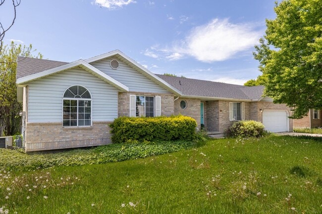 Building Photo - 4 Bedroom Family Home in Beautiful American Fork!