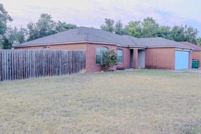 Building Photo - 1705 Liberty Hill Dr