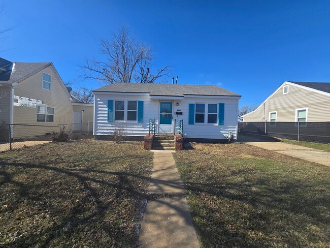 Cute 2 bedroom & 1 bath Home in Shawnee! - Cute 2 bedroom & 1 bath Home in Shawnee!