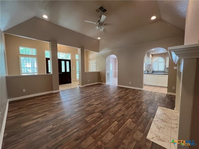 Photo - 742 W San Antonio St