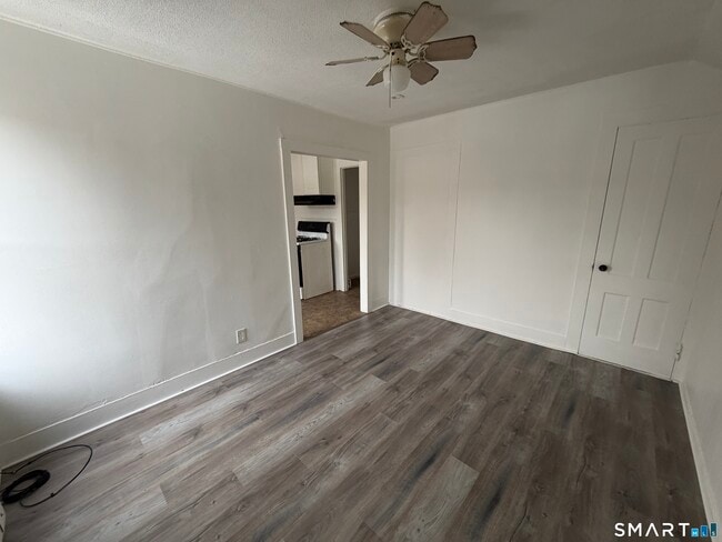 Photo - 571 Baldwin St