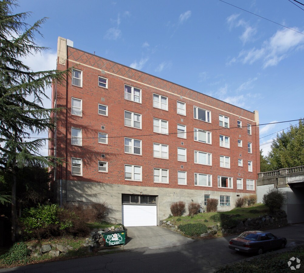 Photo - 5705 Phinney Ave N