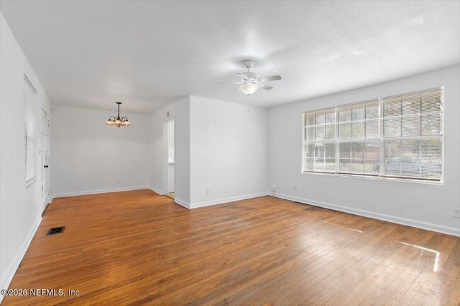 Photo - 3253 Corby St